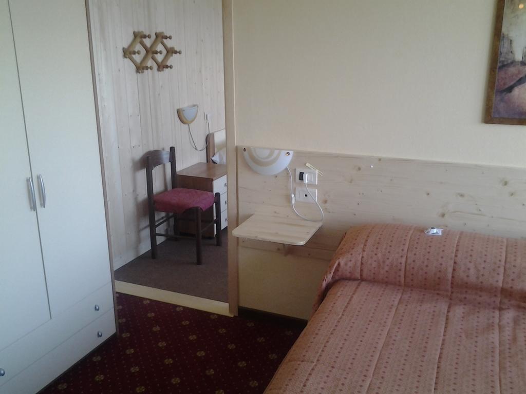 Hotel Poggio D'Oro Рива-ді-Сольто Номер фото