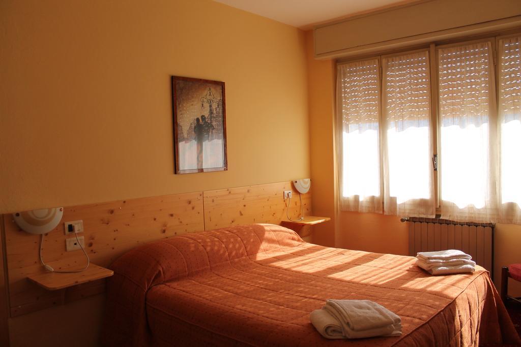 Hotel Poggio D'Oro Рива-ді-Сольто Екстер'єр фото