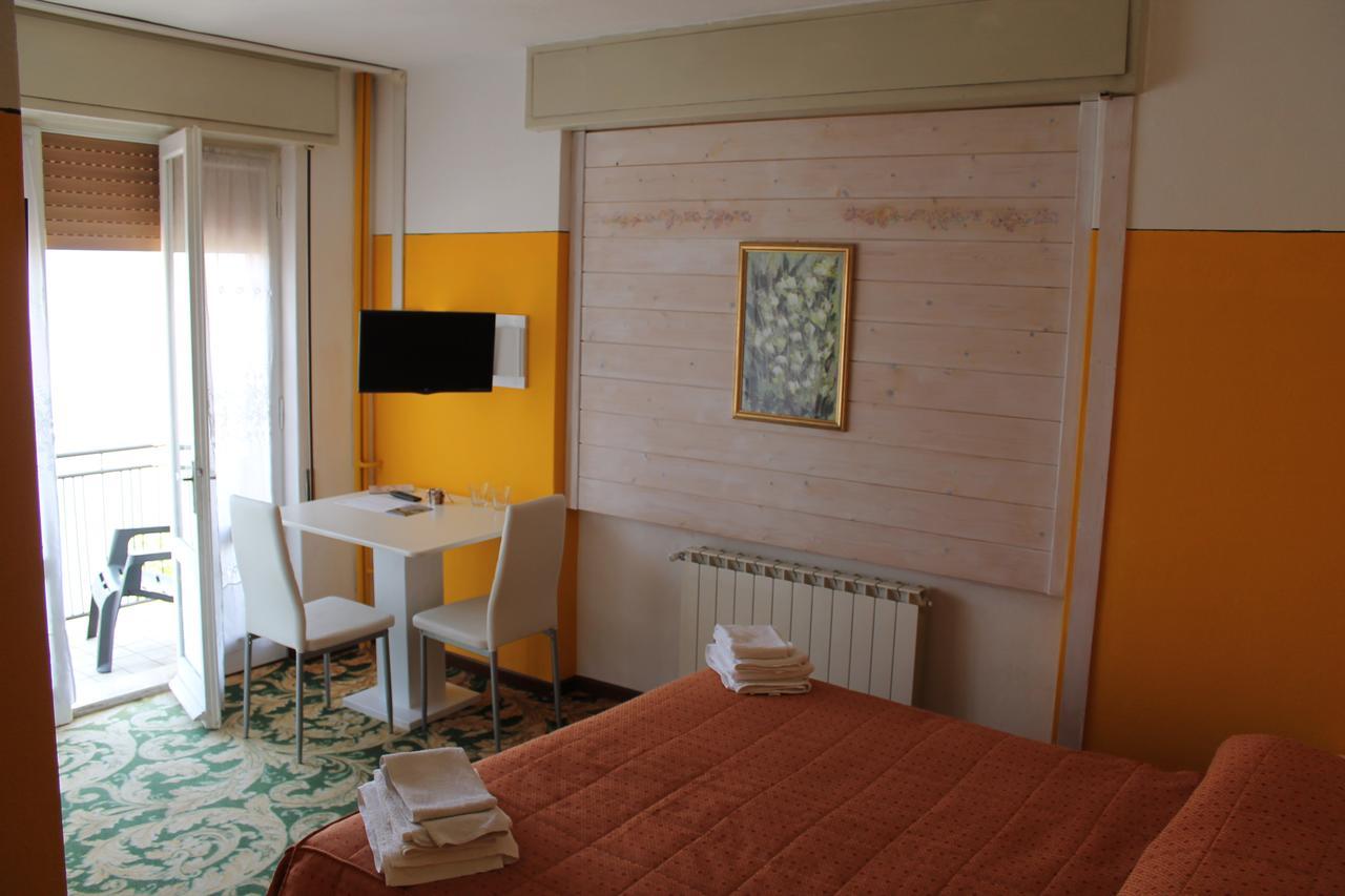 Hotel Poggio D'Oro Рива-ді-Сольто Екстер'єр фото