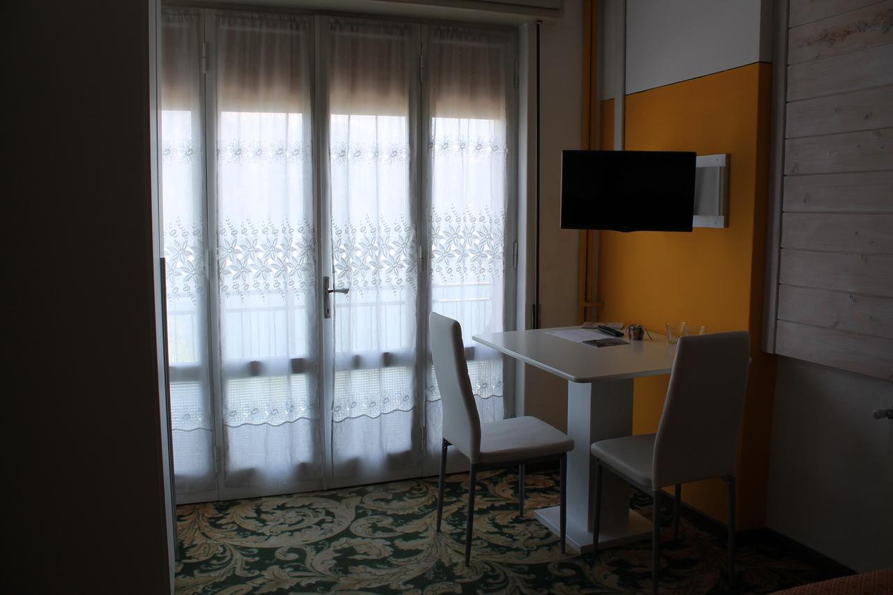 Hotel Poggio D'Oro Рива-ді-Сольто Екстер'єр фото